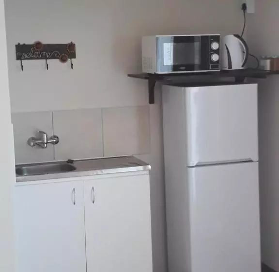 تختخواب و صبحانه Sunflower Self Catering