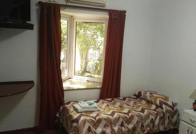 בית מלון כפרי Alexander