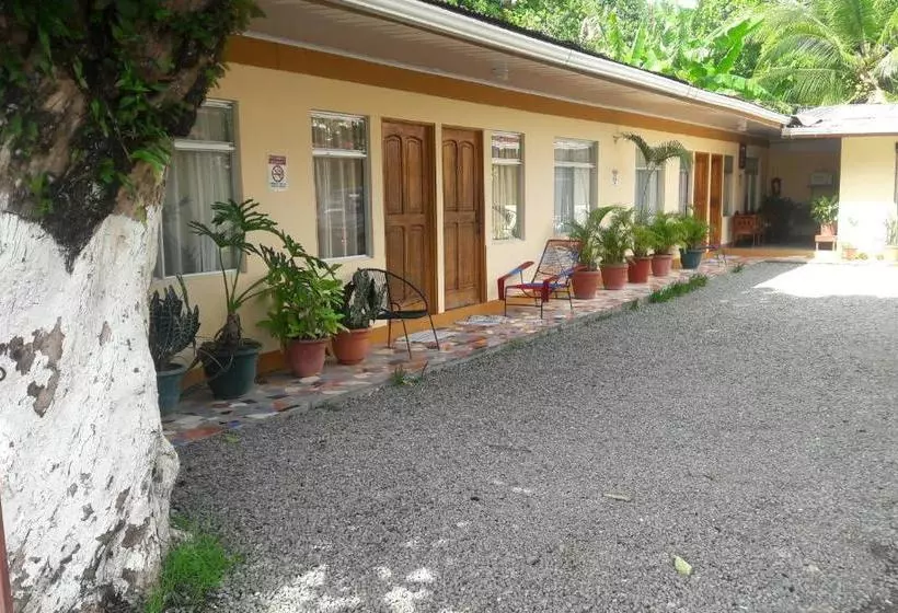 Hotelli Cabinas Doña Alicia