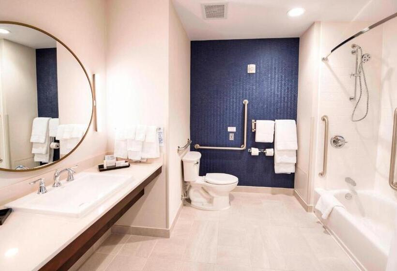 فندق Fairfield Inn & Suites By Marriott Ottawa Airport