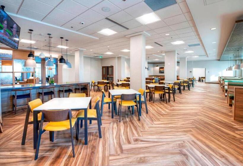 فندق Fairfield Inn & Suites By Marriott Ottawa Airport