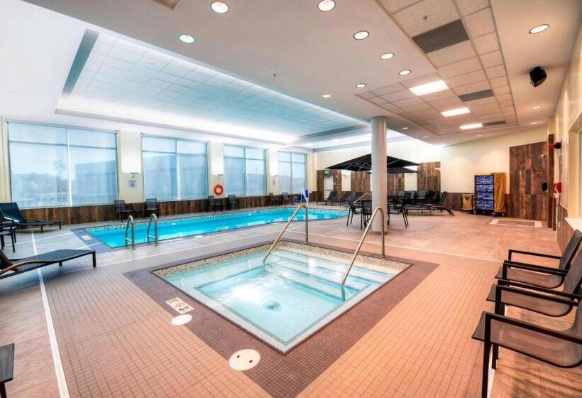 فندق Fairfield Inn & Suites By Marriott Ottawa Airport