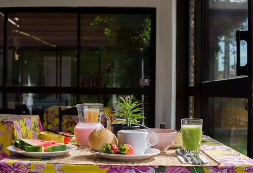 Hotelli Pousada Rosa Tropicalia