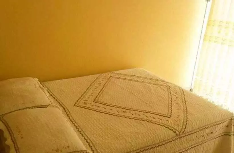 ユースホステル Hostal Mendieta