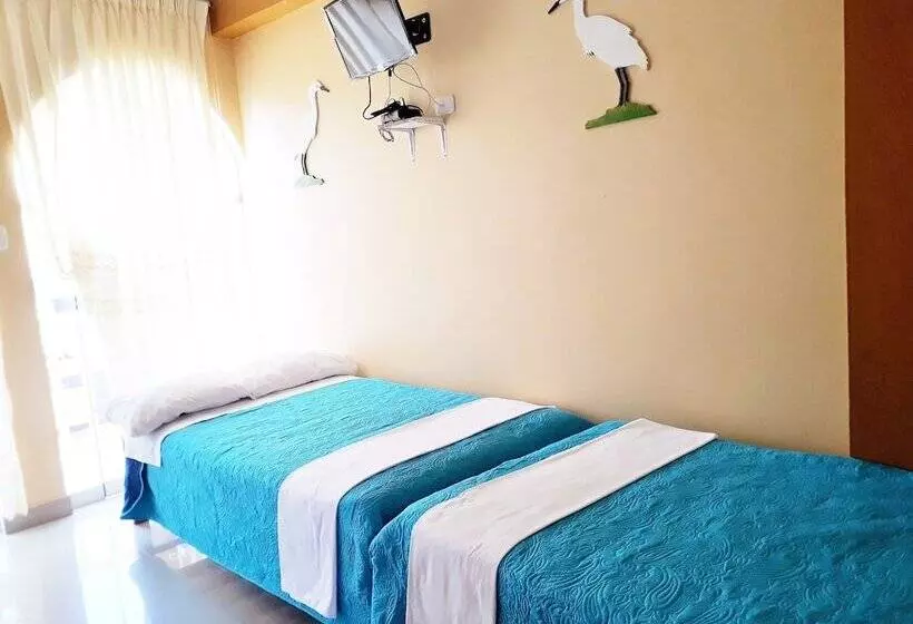 ユースホステル Hostal Mendieta