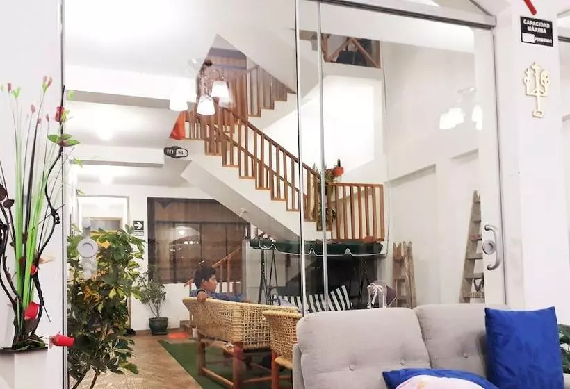 ユースホステル Hostal Mendieta