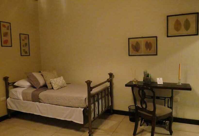 هتل Acanthus Boutique