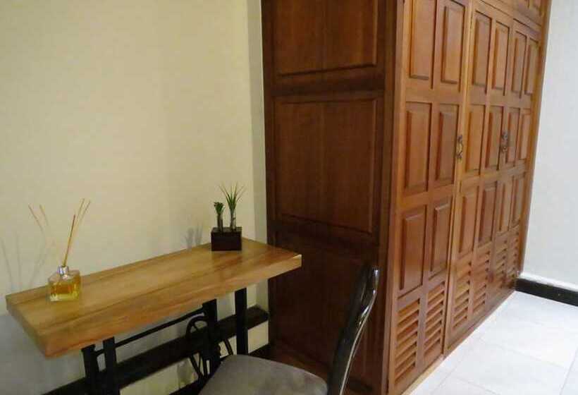 هتل Acanthus Boutique