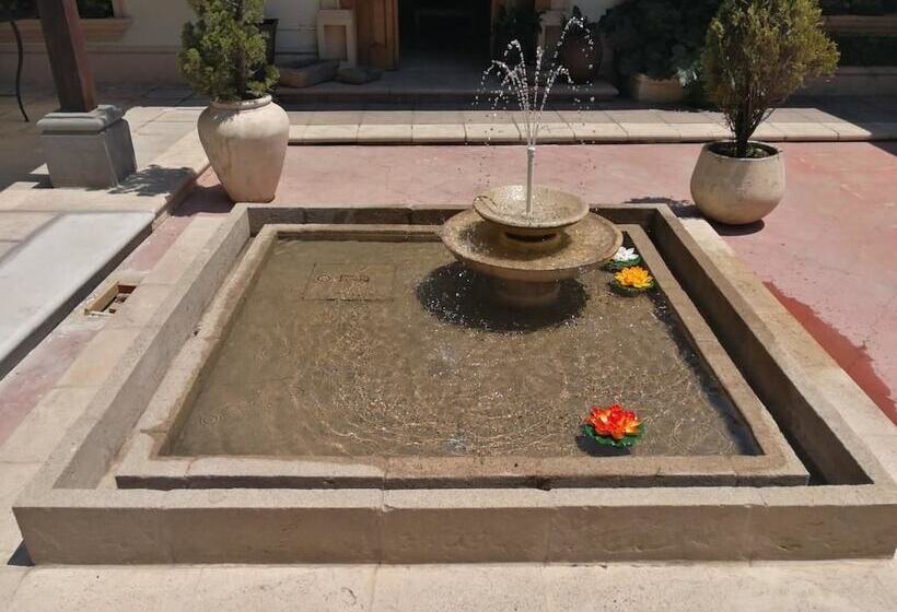 هتل Acanthus Boutique