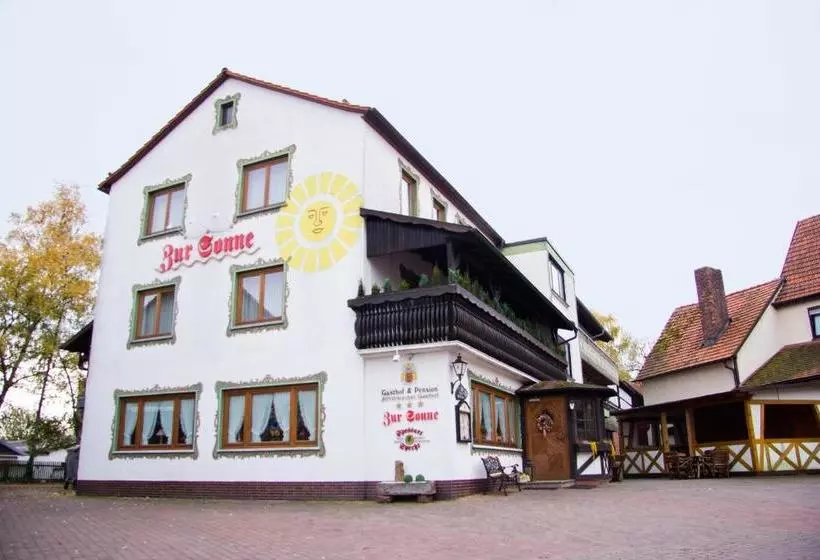 Hotelli Gasthof Und Pension Zur Sonne