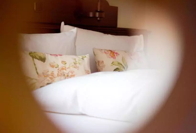 Hotelli Gasthof Und Pension Zur Sonne