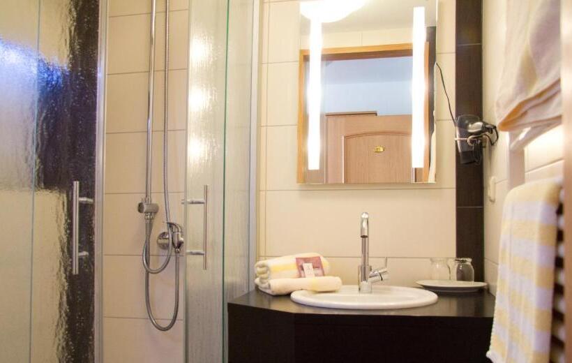 فندق Gasthof Und Pension Zur Sonne