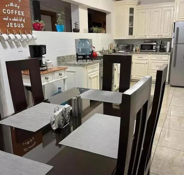 هتل Hostal Rio Piedra