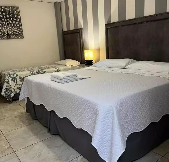 هتل Hostal Rio Piedra