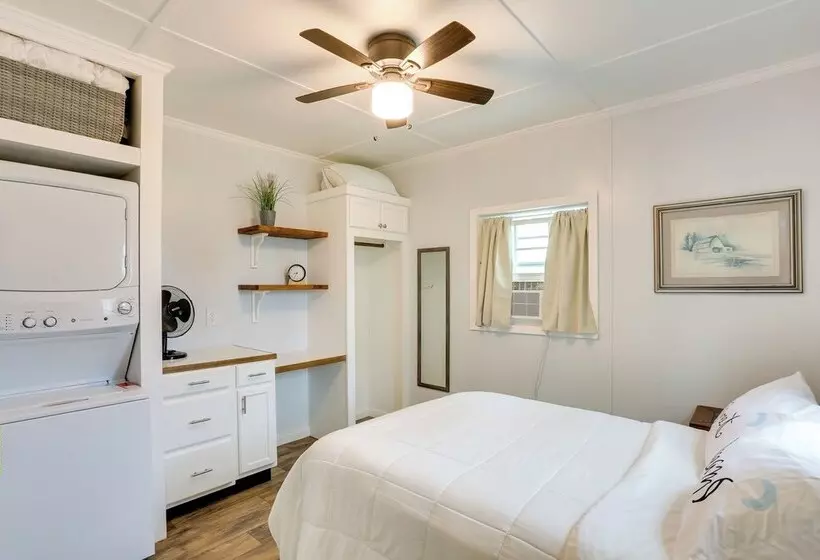 Near Parks & Lakes: Pet Friendly Winnie Cottage