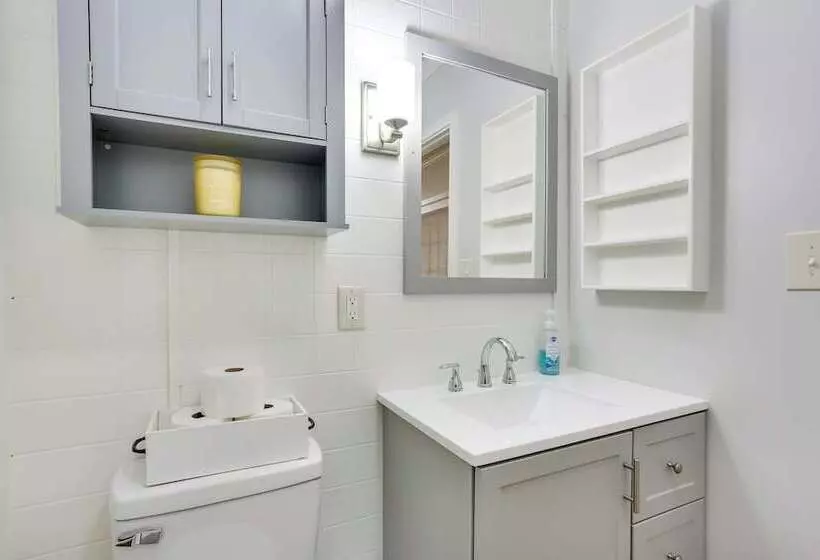 Near Parks & Lakes: Pet Friendly Winnie Cottage