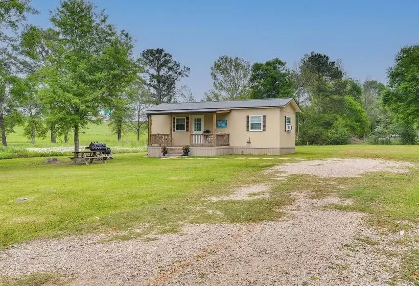 Near Parks & Lakes: Pet Friendly Winnie Cottage
