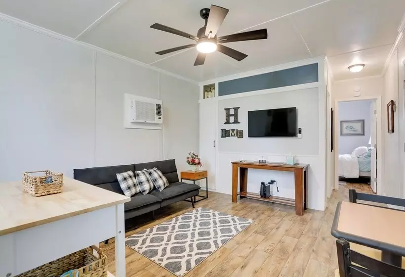 Near Parks & Lakes: Pet Friendly Winnie Cottage