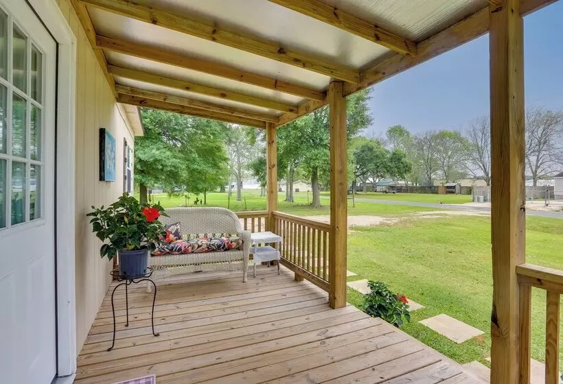 Near Parks & Lakes: Pet Friendly Winnie Cottage