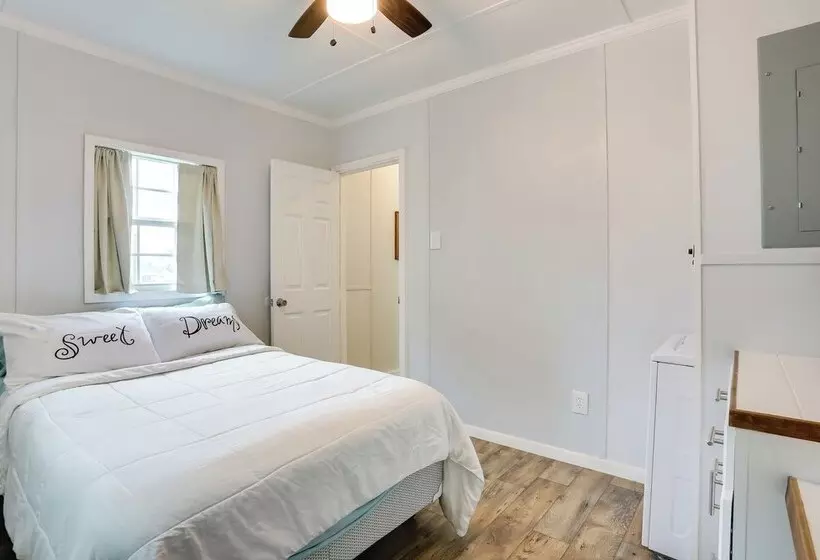 Near Parks & Lakes: Pet Friendly Winnie Cottage