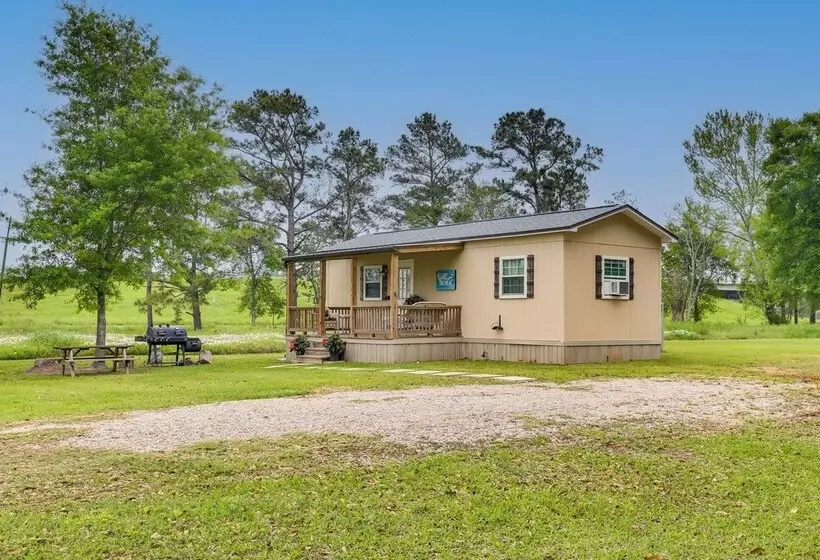 Near Parks & Lakes: Pet Friendly Winnie Cottage