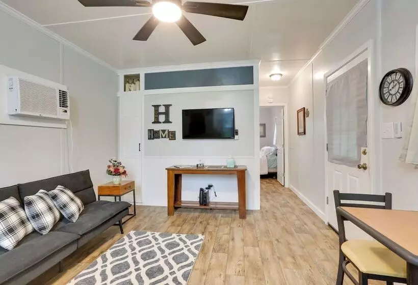 Near Parks & Lakes: Pet Friendly Winnie Cottage