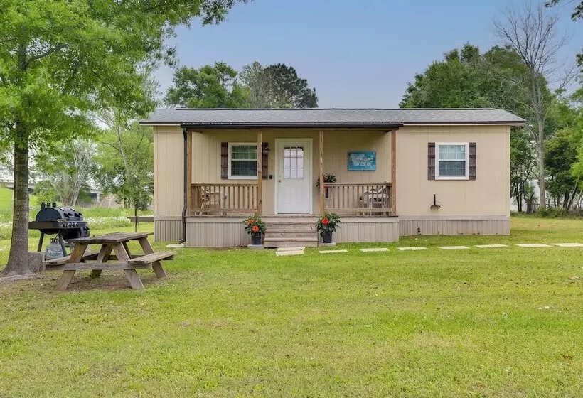 Near Parks & Lakes: Pet Friendly Winnie Cottage