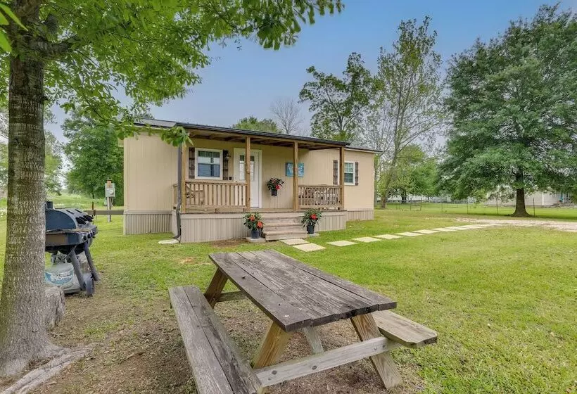 Near Parks & Lakes: Pet Friendly Winnie Cottage