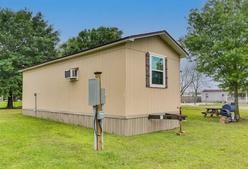 Near Parks & Lakes: Pet Friendly Winnie Cottage