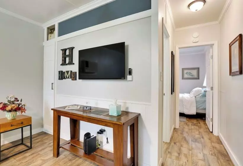 Near Parks & Lakes: Pet Friendly Winnie Cottage