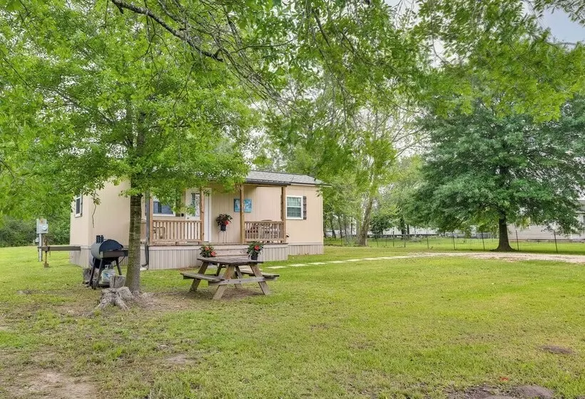 Near Parks & Lakes: Pet Friendly Winnie Cottage