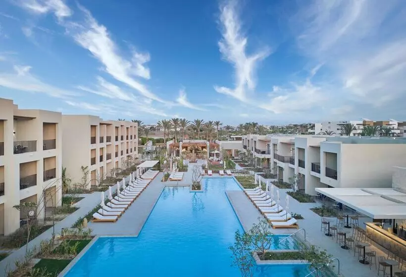 ホテル Jaz Almaza Blu, Almaza Bay