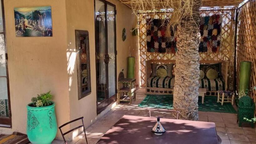 تختخواب و صبحانه Les Trois Paons