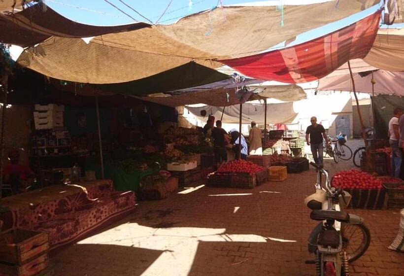 تختخواب و صبحانه Les Trois Paons