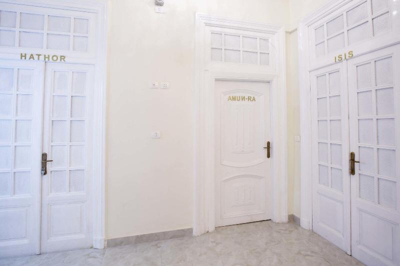 تختخواب و صبحانه Tahrir Plaza Suites   Museum View