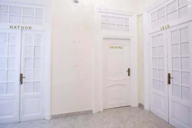 تختخواب و صبحانه Tahrir Plaza Suites   Museum View