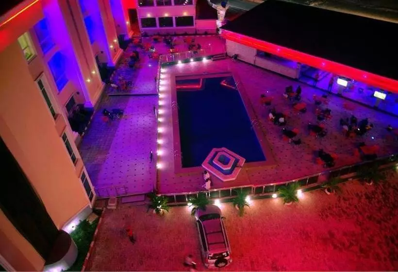 هتل Hampton Towers And Spa