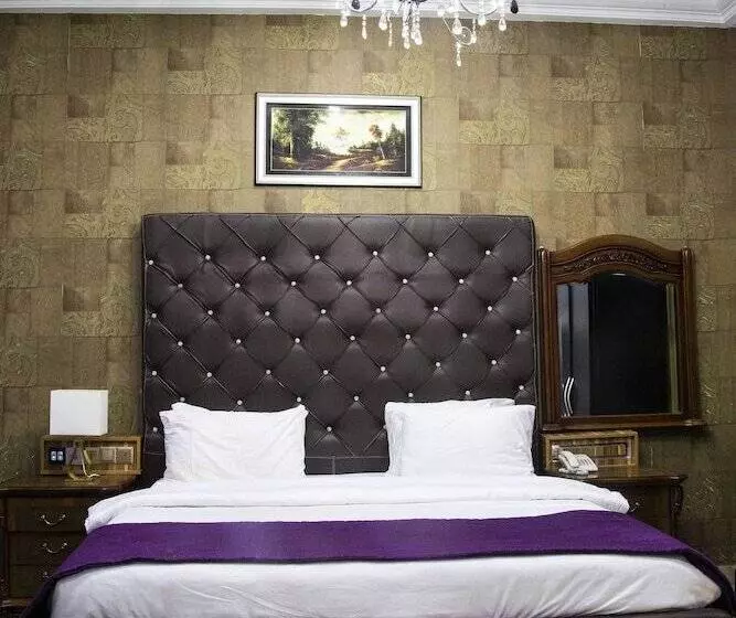 هتل Hampton Towers And Spa