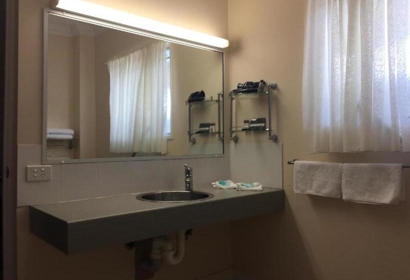 Westside Tavern And Motel