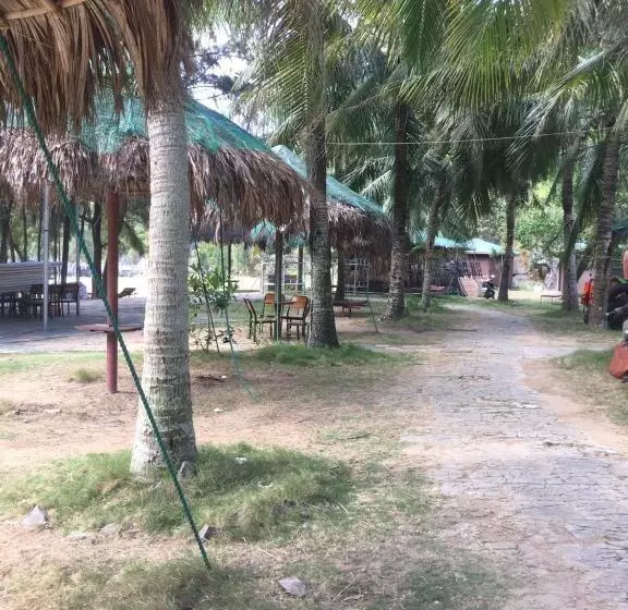 هاستل Catba Beach House
