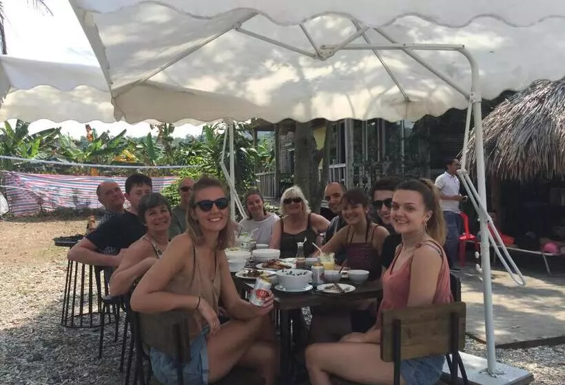 هاستل Catba Beach House