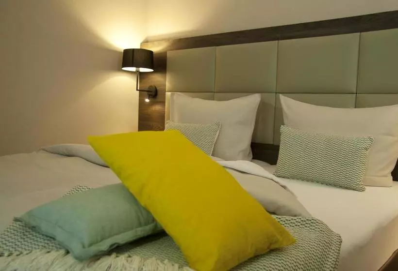 Hotel Am Moosrain Garni