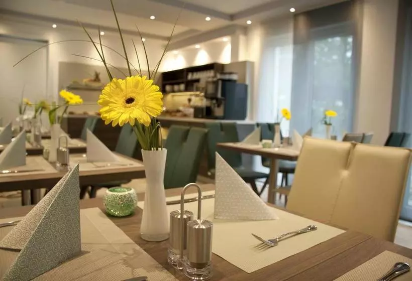 Hotel Am Moosrain Garni