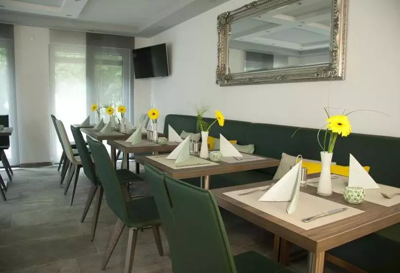 Hotel Am Moosrain Garni