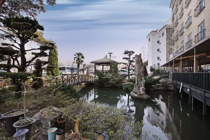 هتل Geoje Oasis