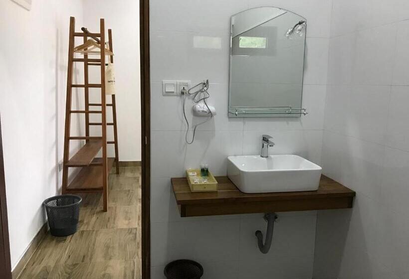 Hotel Into The Wild Sigiriya