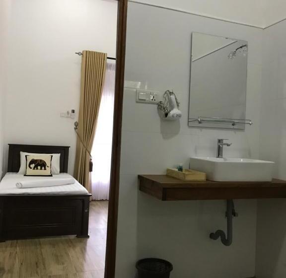 Hotel Into The Wild Sigiriya