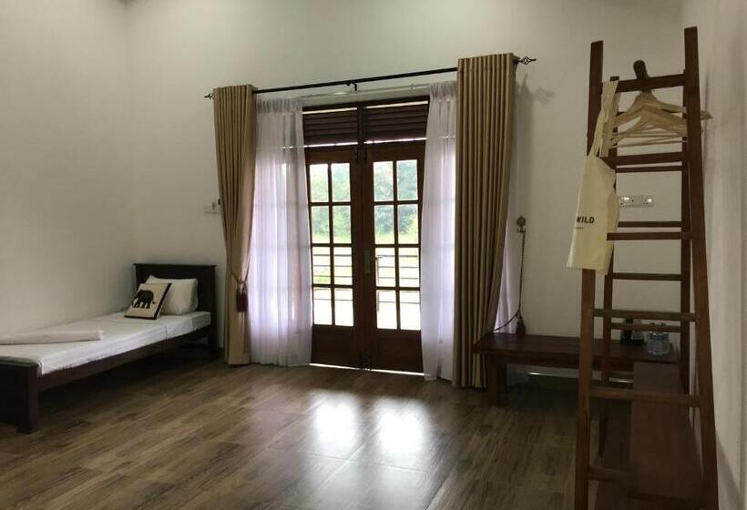 Hotel Into The Wild Sigiriya