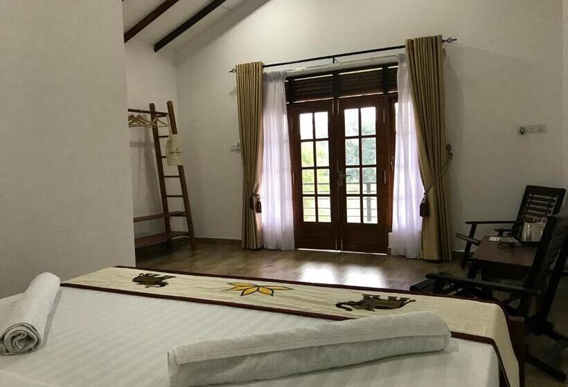 Hotel Into The Wild Sigiriya