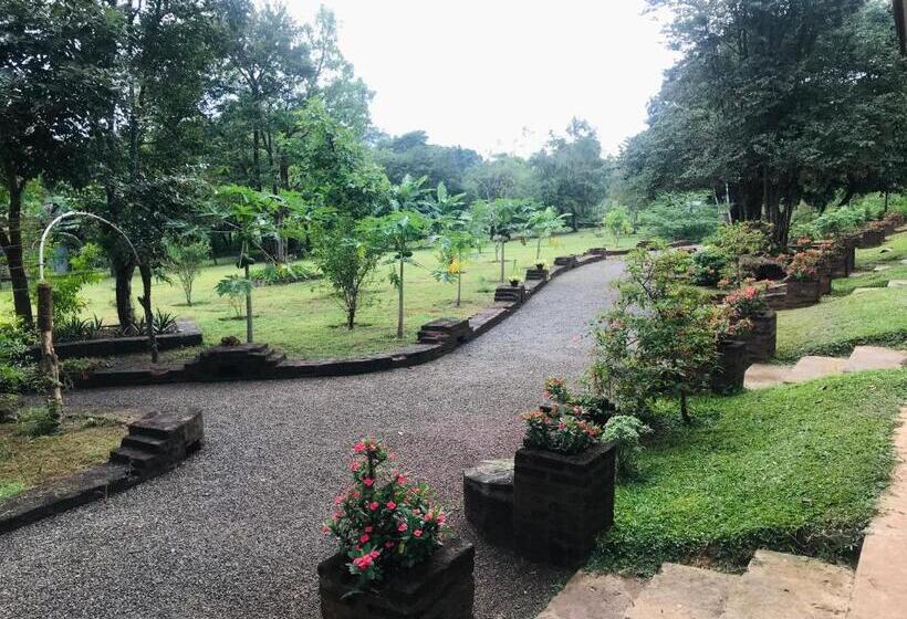 Hotel Into The Wild Sigiriya